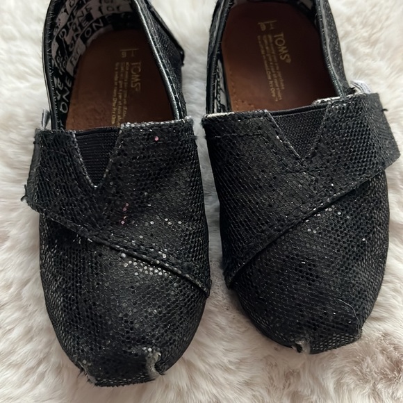 TOMS Kids shoes - Picture 2 of 9